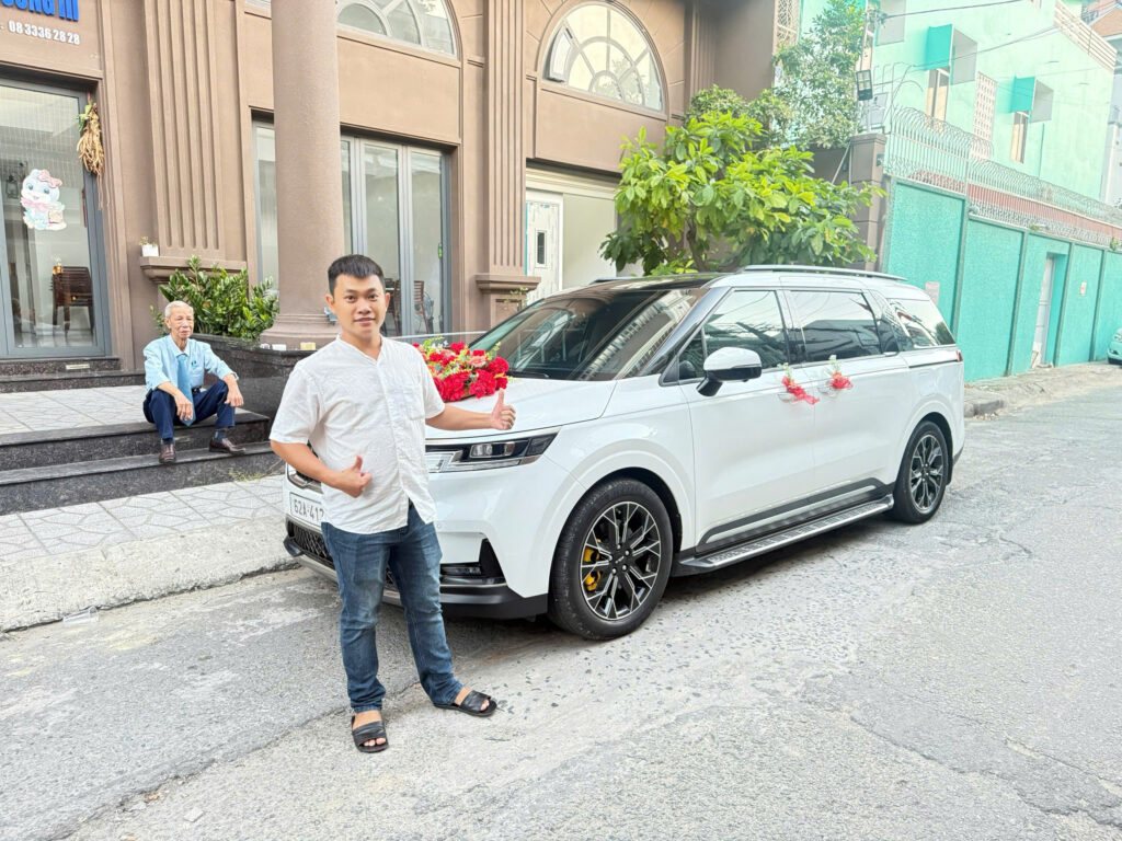 Thuê xe carvnival cưới